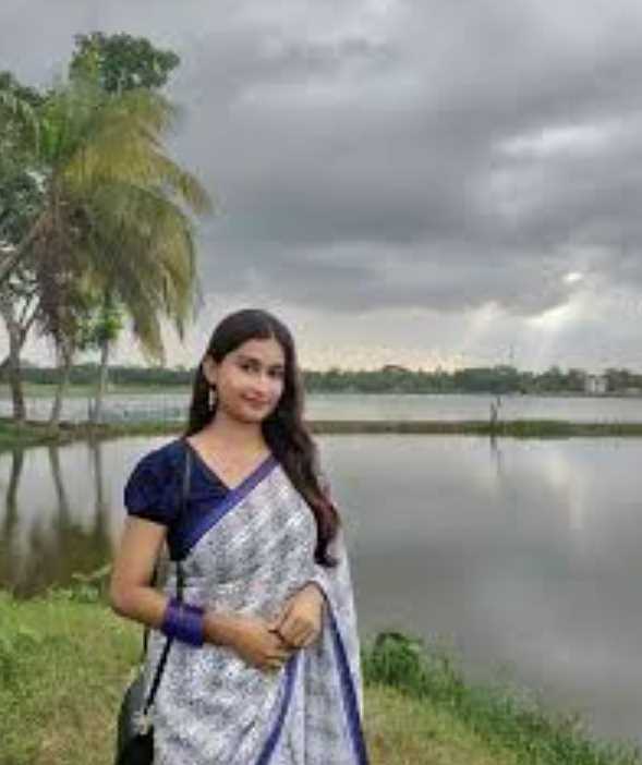 গ্রামের মেয়েদের ছবি