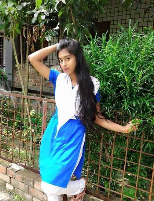 গ্রামের মেয়েদের ছবি