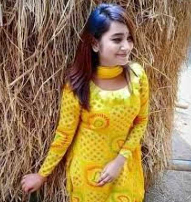 গ্রামের মেয়েদের ছবি
