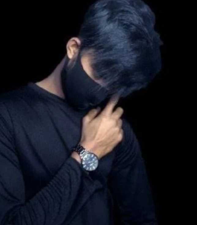 মাস্ক পরা ছেলেদের পিক