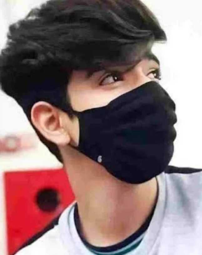 মাস্ক পরা ছেলেদের পিক